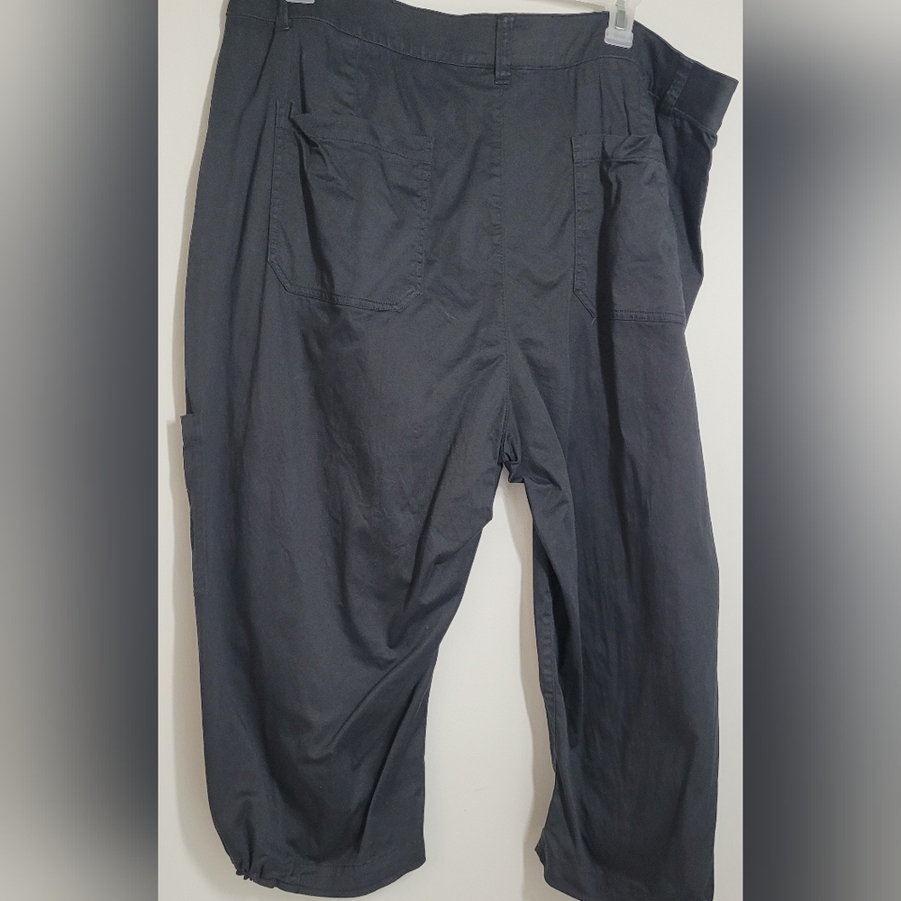 Lane Bryant Black Cargo Capris  Like New 22